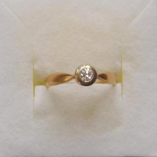 Zlat prsten s briliantem
