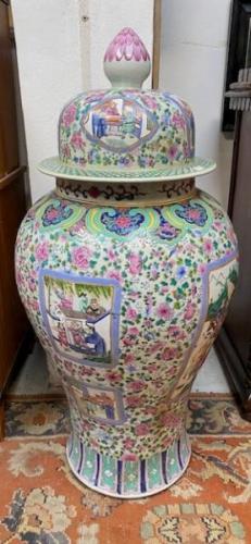 Čínská porcelánová váza s víkem 