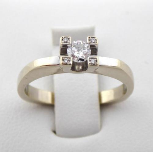 Prsten z bílého zlata s diamanty - 0,22 ct