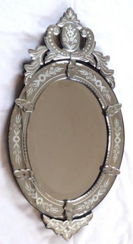 Oválné zrcadlo v benátském stylu