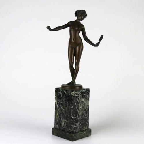 Dívka se zrcátkem, bronz, mramor, 1910