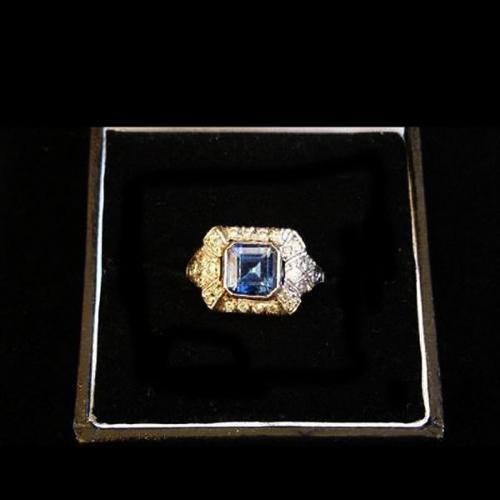 Prsten s modrým safírem