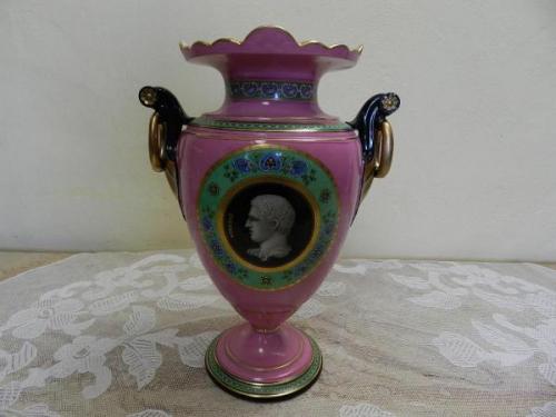 Růžová porcelánová váza v empírovém stylu - 19.st.