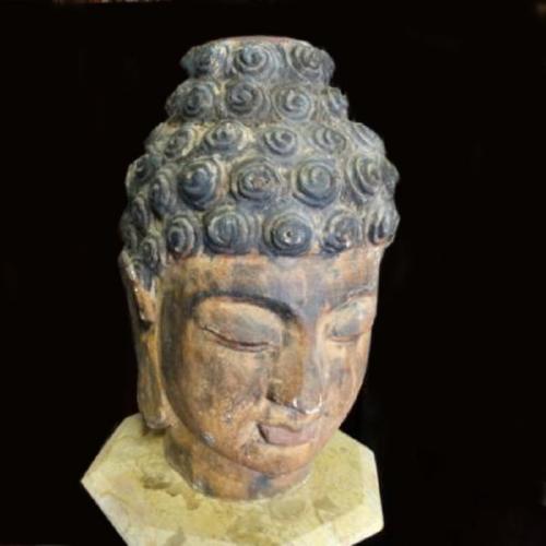 Dřevěná hlava Budhy