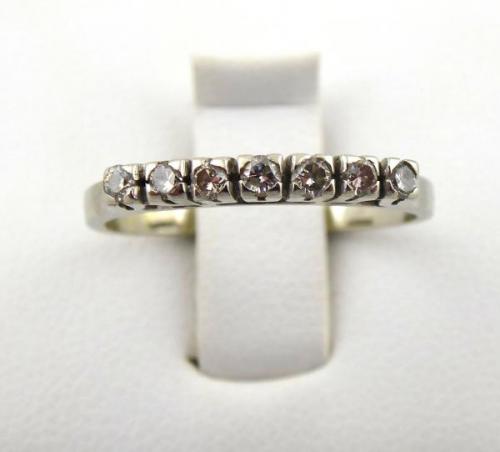 Prsten z bílého zlata a 7 přírodními diamanty