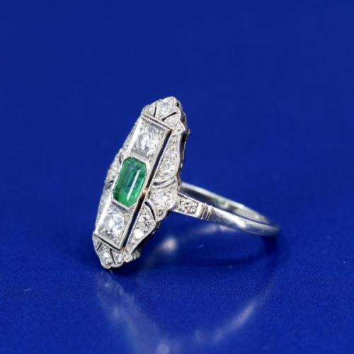 Platinov art deco prsten se smaragdem, 1930